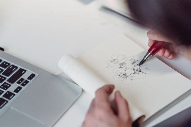 Logo dessiné par un graphiste freelance : à qui appartiennent les droits ? Logo dessiné par un graphiste freelance : à qui appartiennent les droits ?